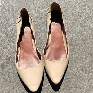 Mia flat pointy tan